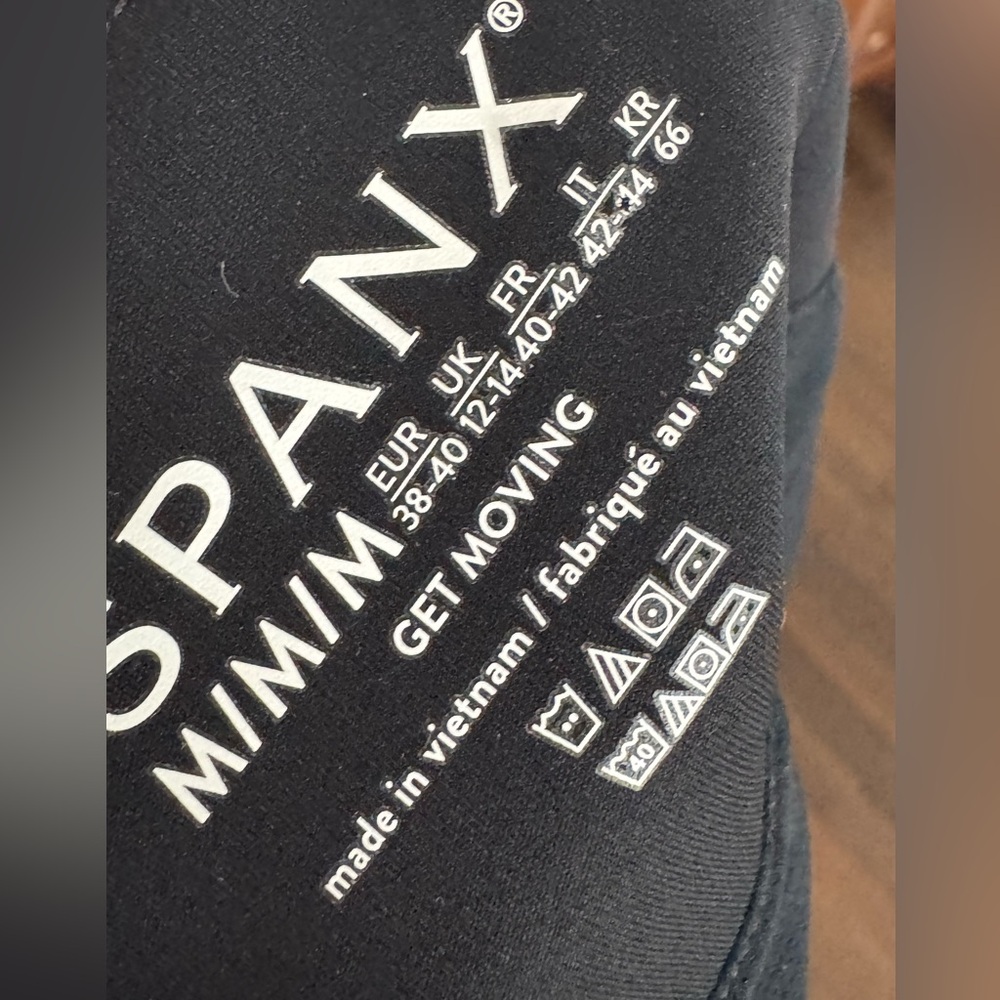 Spanx Get Moving Shorts NWOT - Picture 3 of 3